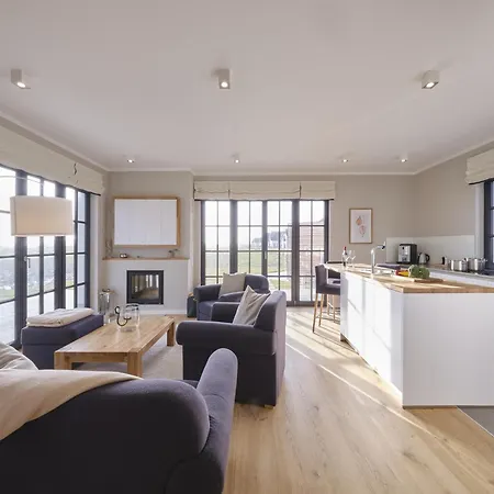 Reetland Am Meer: Luxury Thatched With Sauna And Lounge *