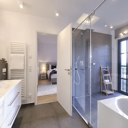 Reetland Am - Luxusplus Reetdachvilla Mit 4 Schlafzimmern, Aussensauna, Loungebereich Und Kamin G07