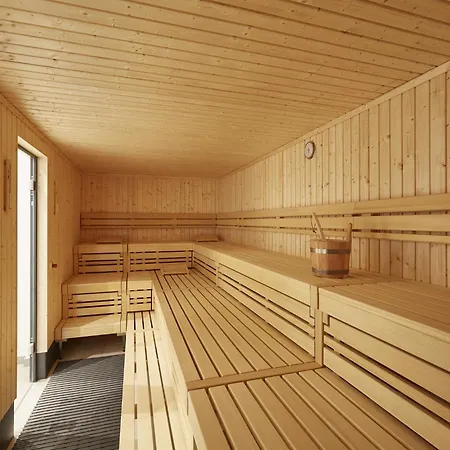 Reetland Am Meer: Luxury Thatched With Sauna And Lounge Dranske